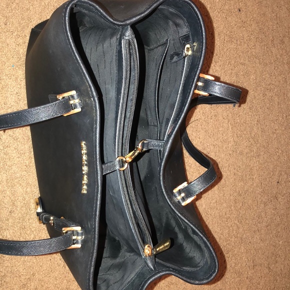 Michael Kors hand bag - Picture 3 of 7